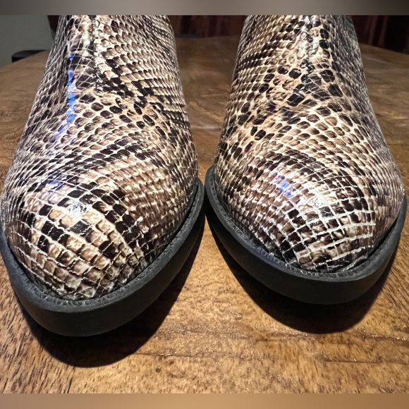 NWOT Monki Women’s faux snakeskin ankle boots 7.5 - Picture 4 of 16